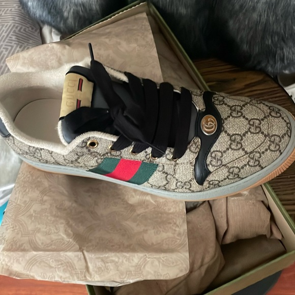 Men’s Gucci shoes - Picture 1 of 3